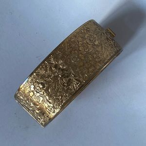 Gold flower bracelet